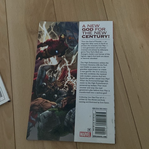 Marvel Book Lot (3) - Picture 8 of 9